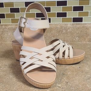 NEW/Out of Box - Dr. SCHOLLS -  Cute Strappy Comfort Sandals - Beige- Size 9.5